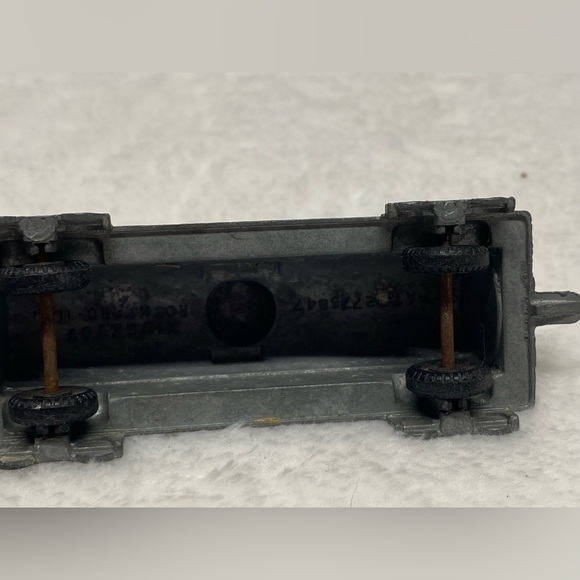 midgetoy vintage metal toy train Lot Of 2 Train Cars - Picture 5 of 16